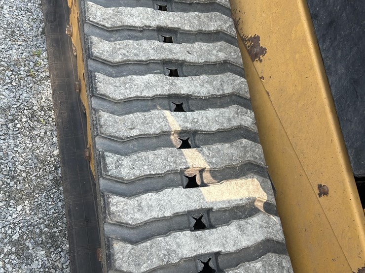 2020-caterpillar-259d3-image-10