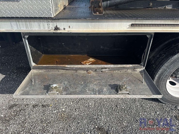 2017-ford-f550-image-23