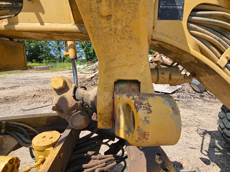2002-caterpillar-12h-image-76