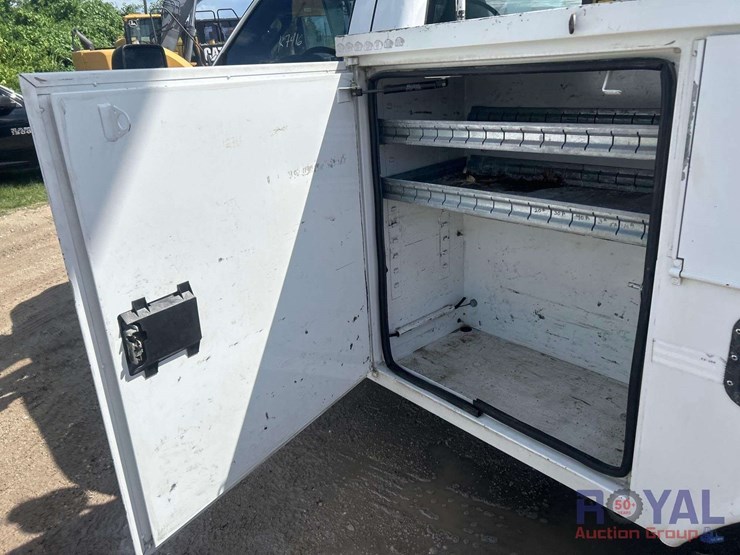 2014-ford-f550-image-21