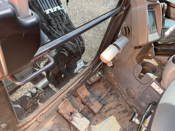 2019-deere-35g-image-22