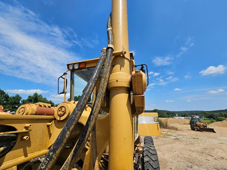 2002-caterpillar-12h-image-70