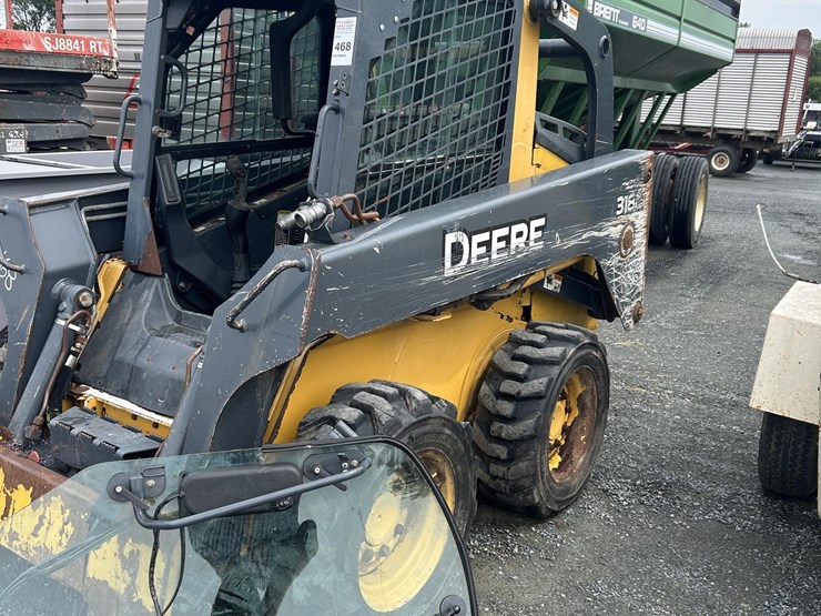 2011-deere-318d-image-3