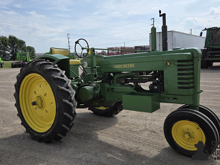 john-deere-b-image-3