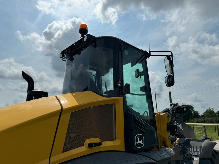 2019-deere-344l-image-19