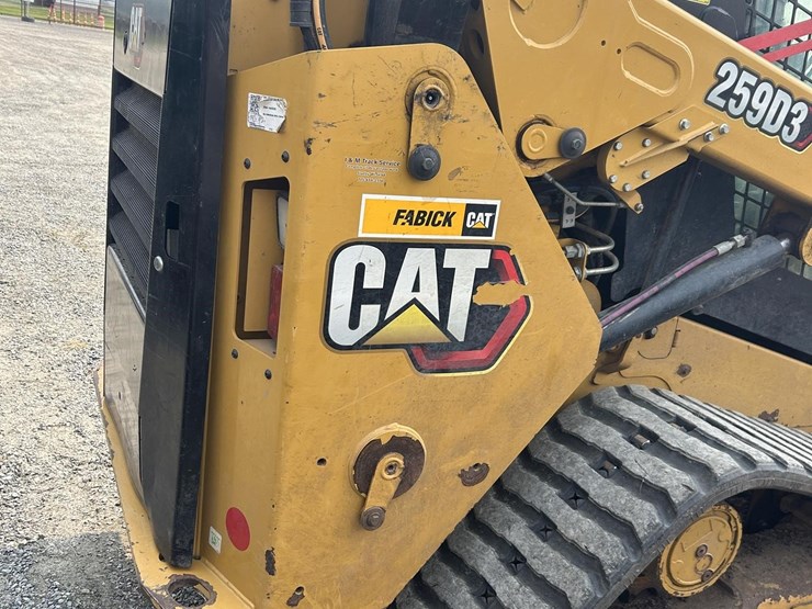 2020-caterpillar-259d3-image-11