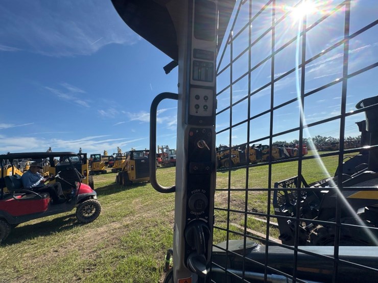 new-holland-l328-image-14