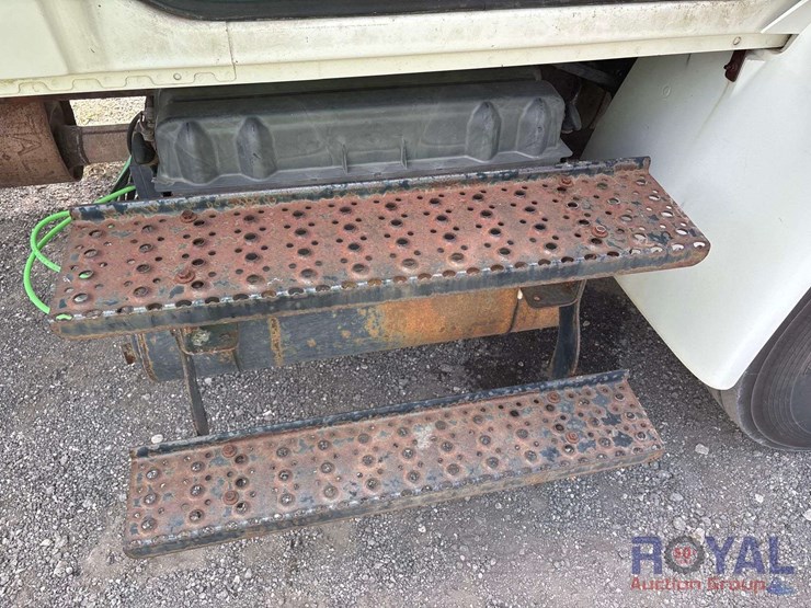 2005-international-durastar-4300-image-23