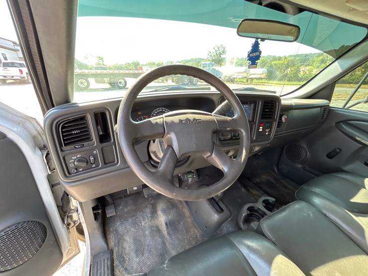 2006-gmc-3500-image-14