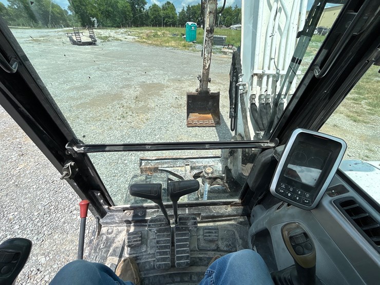2017-bobcat-e85-image-24