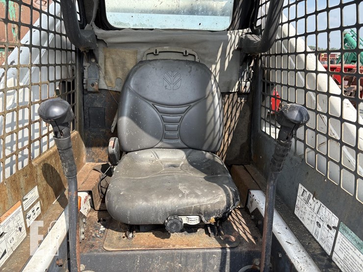 2001-bobcat-873g-image-10
