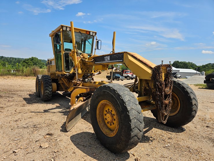 2002-caterpillar-12h-image-36