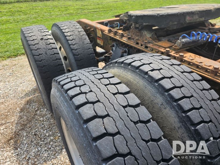 2006-freightliner-cl120t-truck-(pz13811,-unit-51318)-image-8
