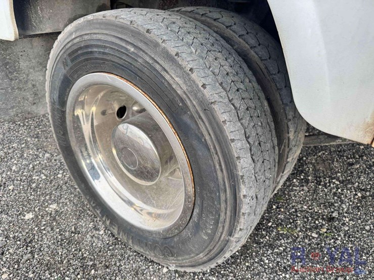 2005-chevrolet-c4500-altec-bucket-truck-image-31