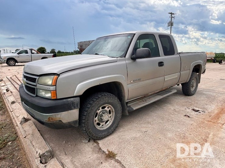 2006-chevrolet-2500hd-image-1