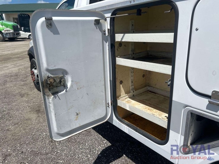 2012-ram-4500-versalift-bucket-truck-image-18