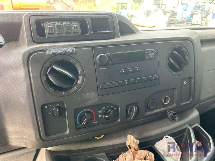 2013-ford-e350-image-15