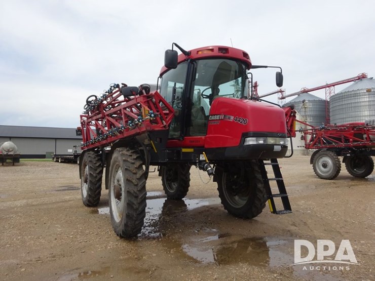 2011-case-ih-patriot-4420-image-8