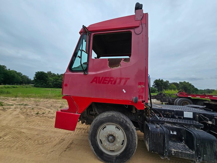 2016-ottawa-yard-spotter-truck---cummins-diesel,-allison-auto,-hydraulic-air-fifth-wheel,-33,000-...-image-13