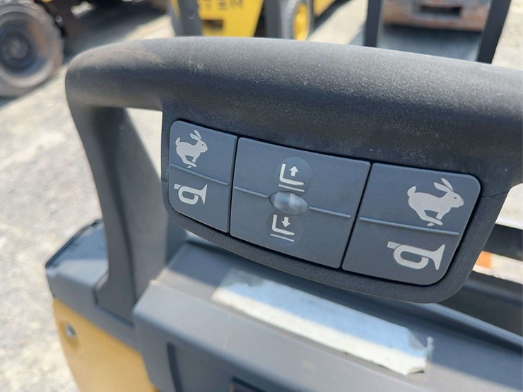 caterpillar-wr6000-image-8