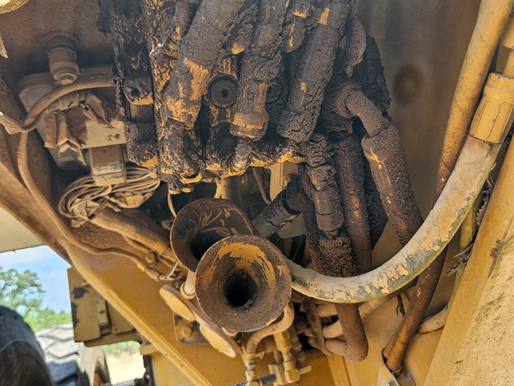 2002-caterpillar-12h-image-91