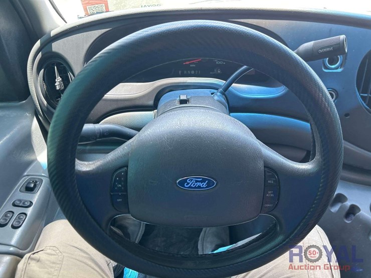 2004-ford-cargo-image-13