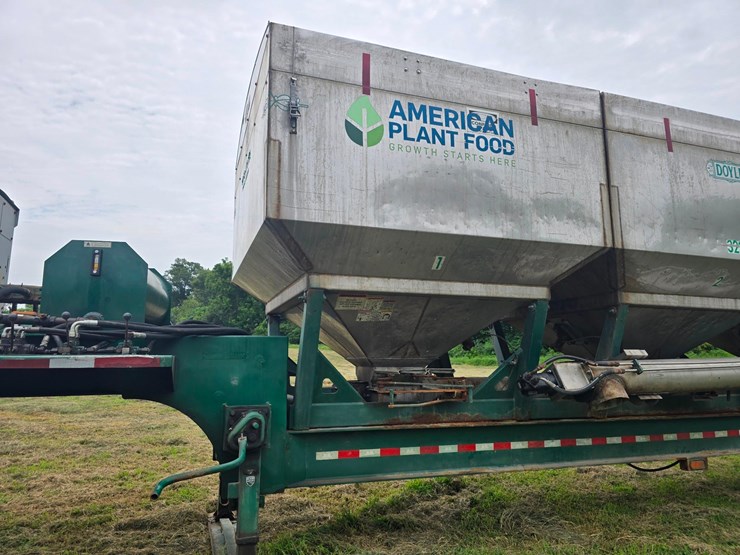 2013-doyle-dry-fertilizer-tender-trailer---kubota-diesel,-3-stainless-compartments,-side-discharge-image-10