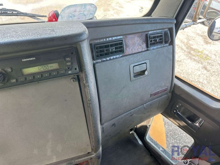 2008-kenworth-t300-image-21