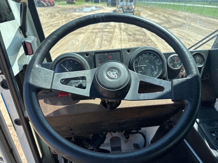 2013-mack-leu633-image-29