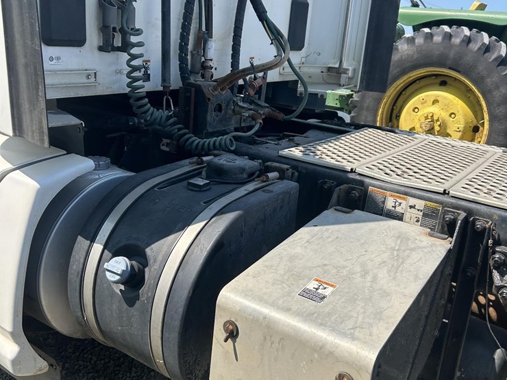 2018-kenworth-t680-image-17