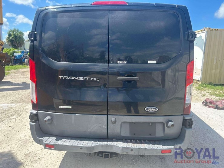 2015-ford-transit-image-16