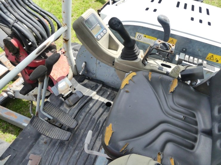 takeuchi-tb260-image-14