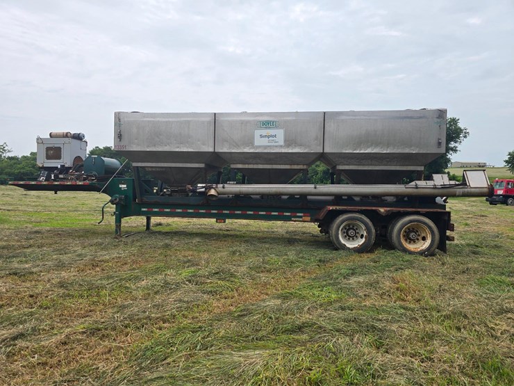 2014-doyle-dry-fertilizer-tender-trailer---kubota-diesel,-3-stainless-compartments,-side-discharge-image-1