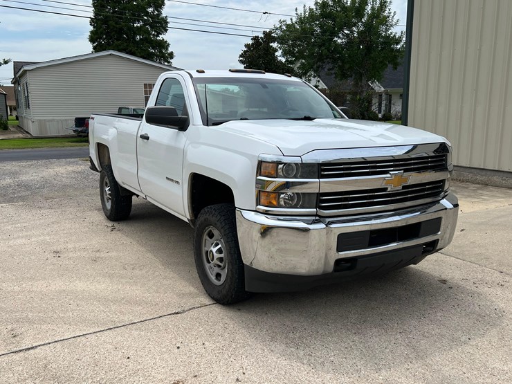 2015-chevrolet-silverado-2500hd-image-4
