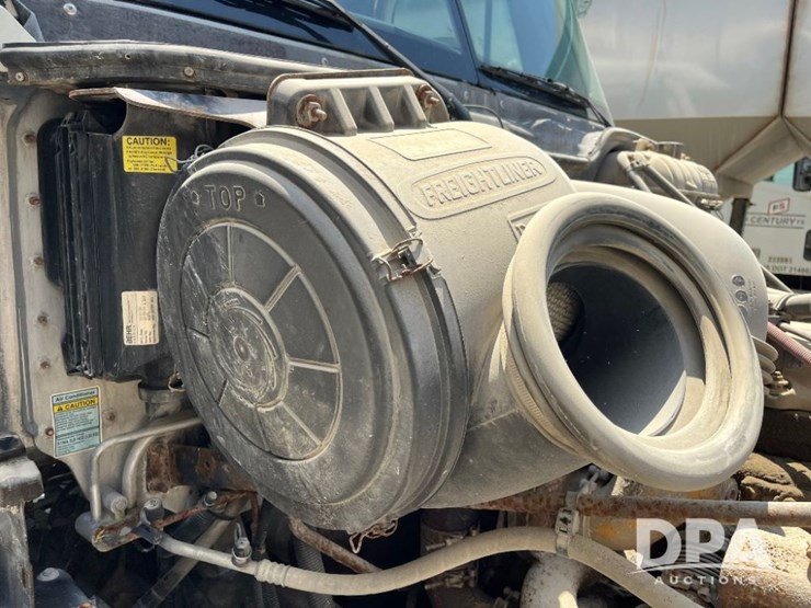 2005-freightliner-truck-(jn2399,-unit-277052)-image-68