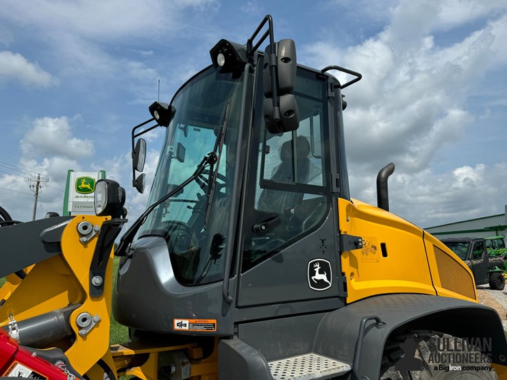 2019-deere-344l-image-13