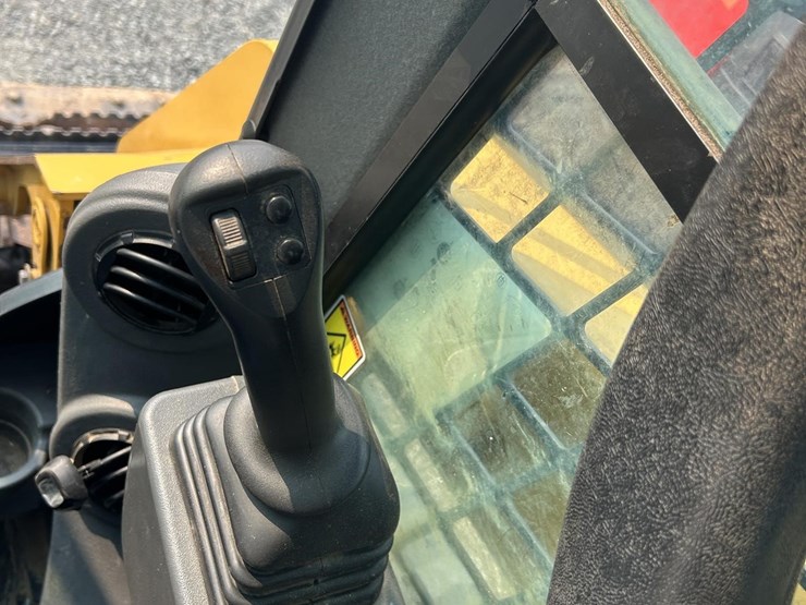 2020-caterpillar-259d3-image-8