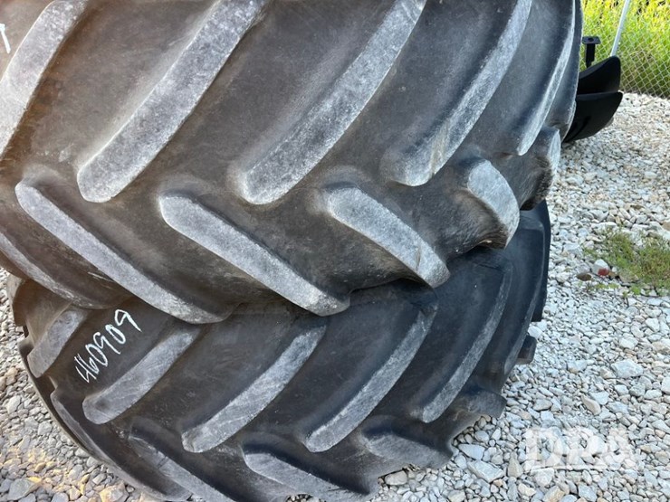 (4)-michelin-flotation-tires/rims-(jn2636,-unit-460909)-image-5
