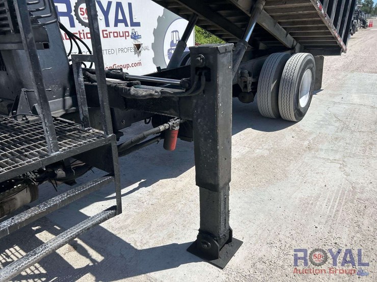 2014-peterbilt-337-image-14