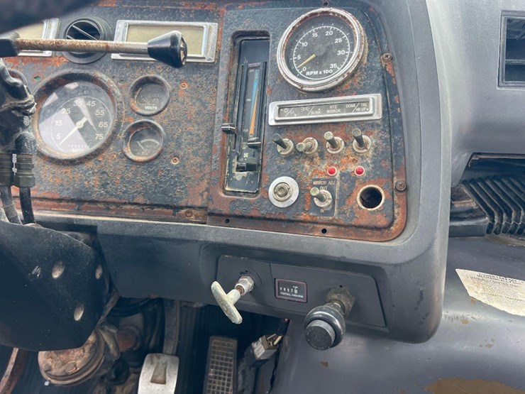 1995-ford-l8000-image-30