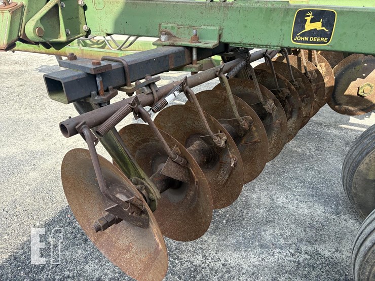 john-deere-230-image-11