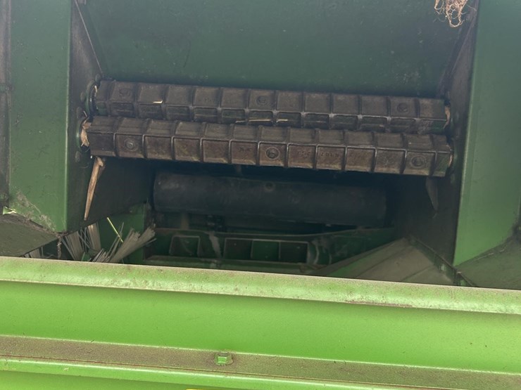 john-deere-300-image-7