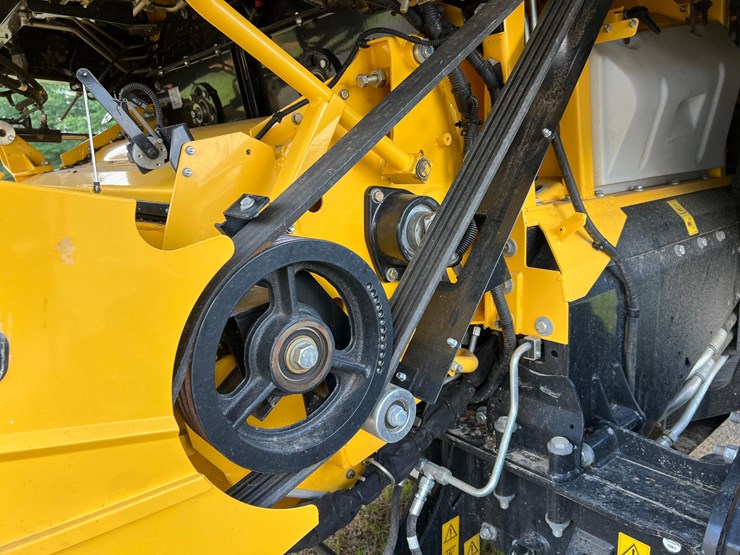2023-new-holland-cr10.90-image-16