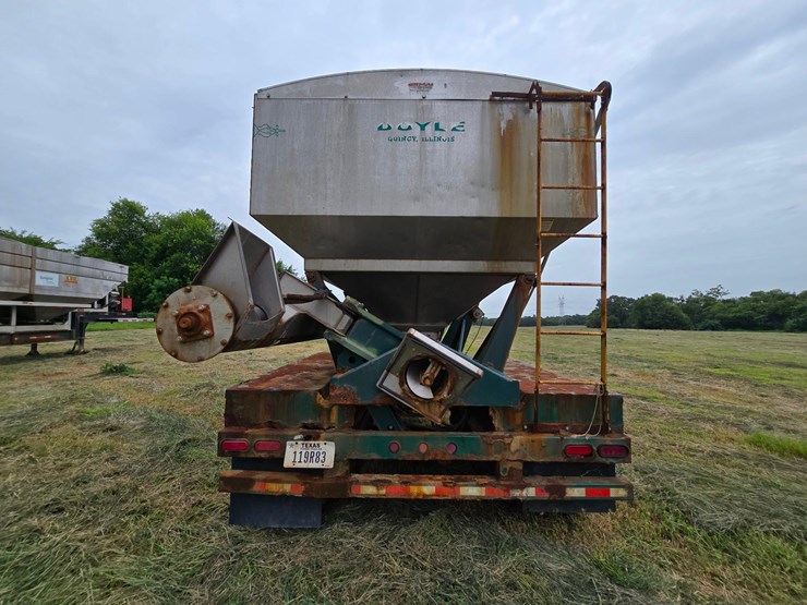 2014-doyle-dry-fertilizer-tender-trailer---kubota-diesel,-3-stainless-compartments,-side-discharge-image-12