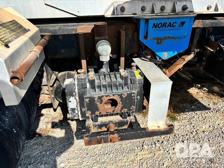 2006-caterpillar-10-image-55