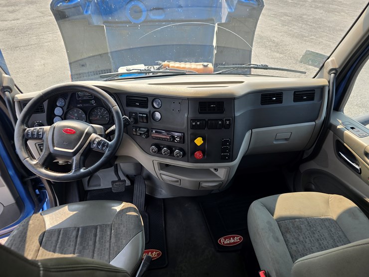 2019-peterbilt-579-image-88