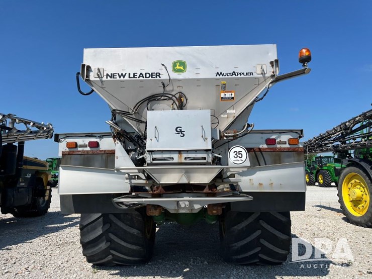 2019-john-deere-f4365-image-11