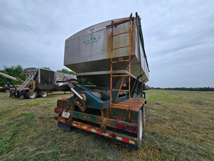 2014-doyle-dry-fertilizer-tender-trailer---kubota-diesel,-3-stainless-compartments,-side-discharge-image-14