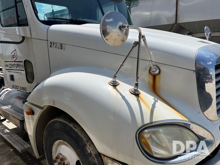 2005-freightliner-truck-(jn2399,-unit-277052)-image-18