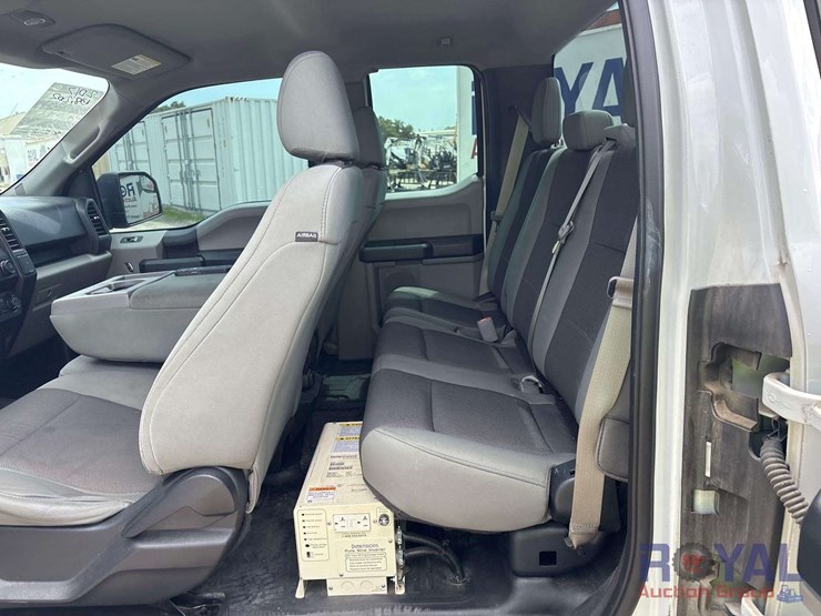 2017-ford-f150-image-16
